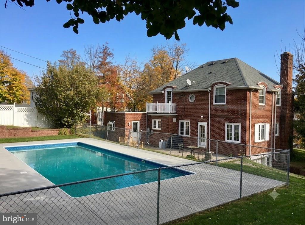 833 BUCKINGHAM ROAD