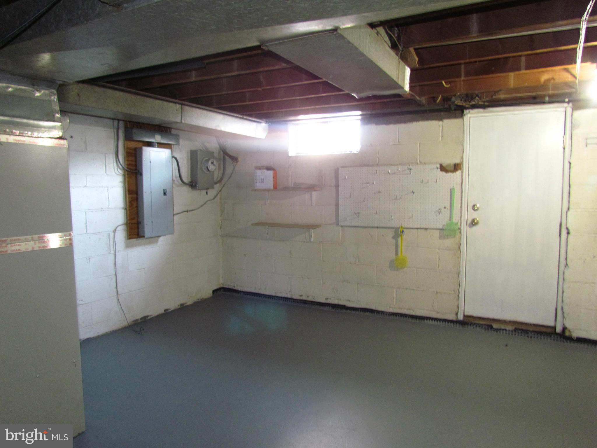 GRAY MANOR HOMES - Residential Lease