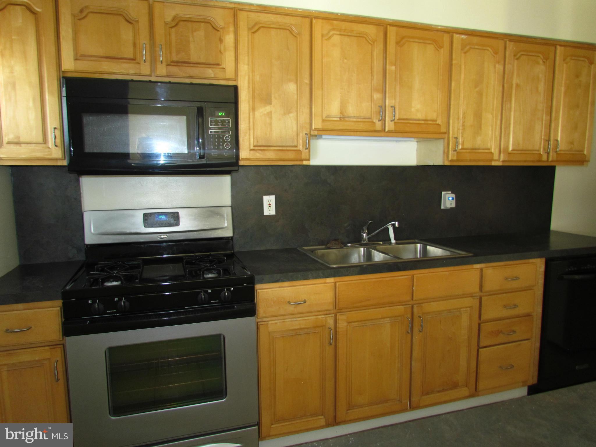 GRAY MANOR HOMES - Residential Lease