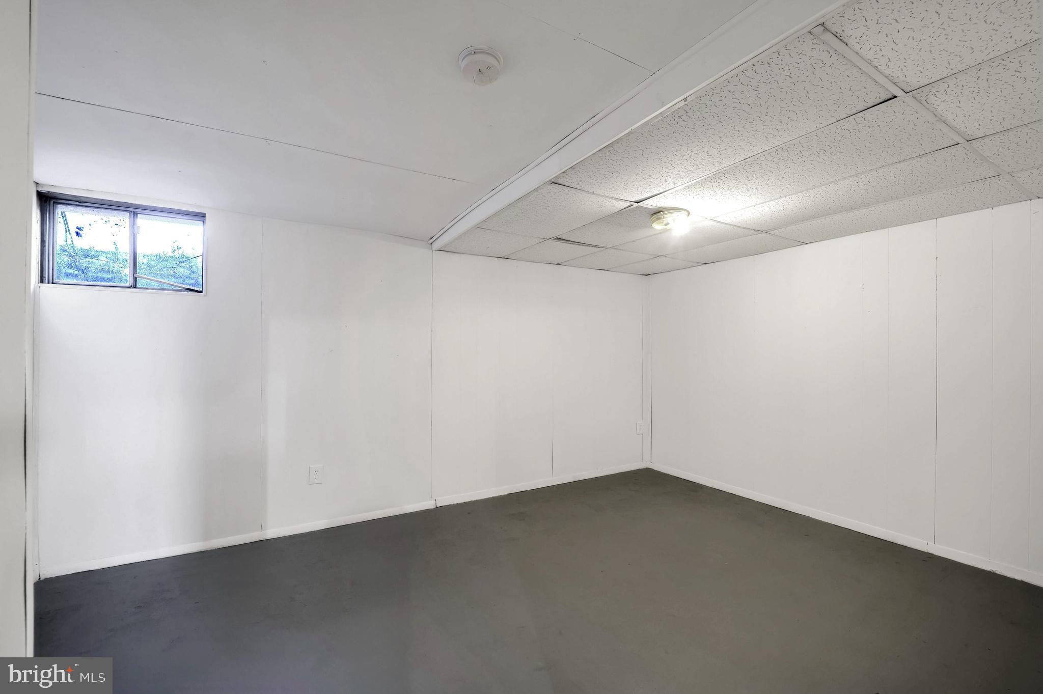 CROFTON MEADOWS - Residential Lease