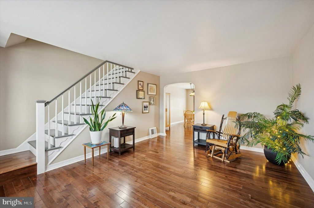 Photo of 817 Surrey Lane, GLENOLDEN, PA 19036 (MLS # PADE2105748)