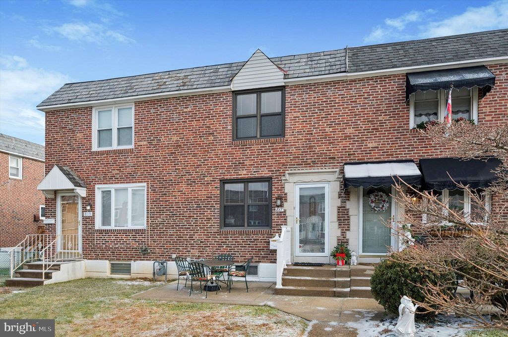 Photo of 817 Surrey Lane, GLENOLDEN, PA 19036 (MLS # PADE2105748)