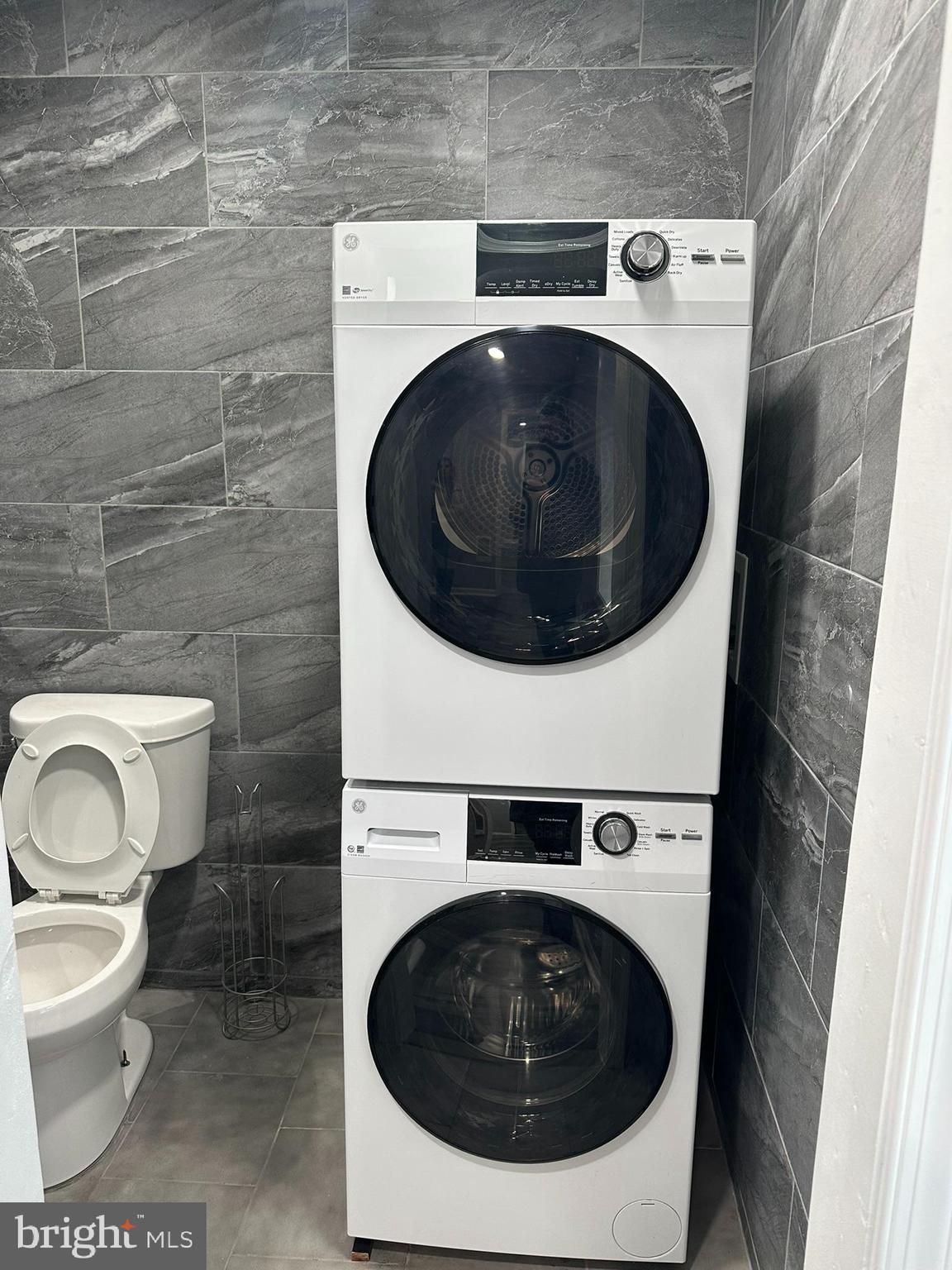 OLDE KENSINGTON - Residential Lease