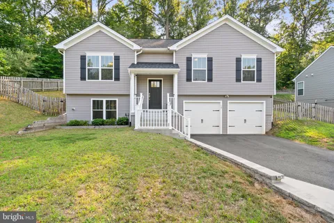 10 Howard Circle, Fredericksburg, VA MLS: VAST2039088