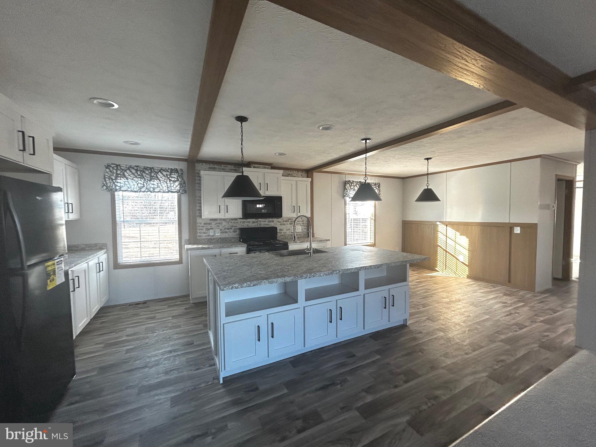 MIDDLE CREEK VILLAGE - Residential