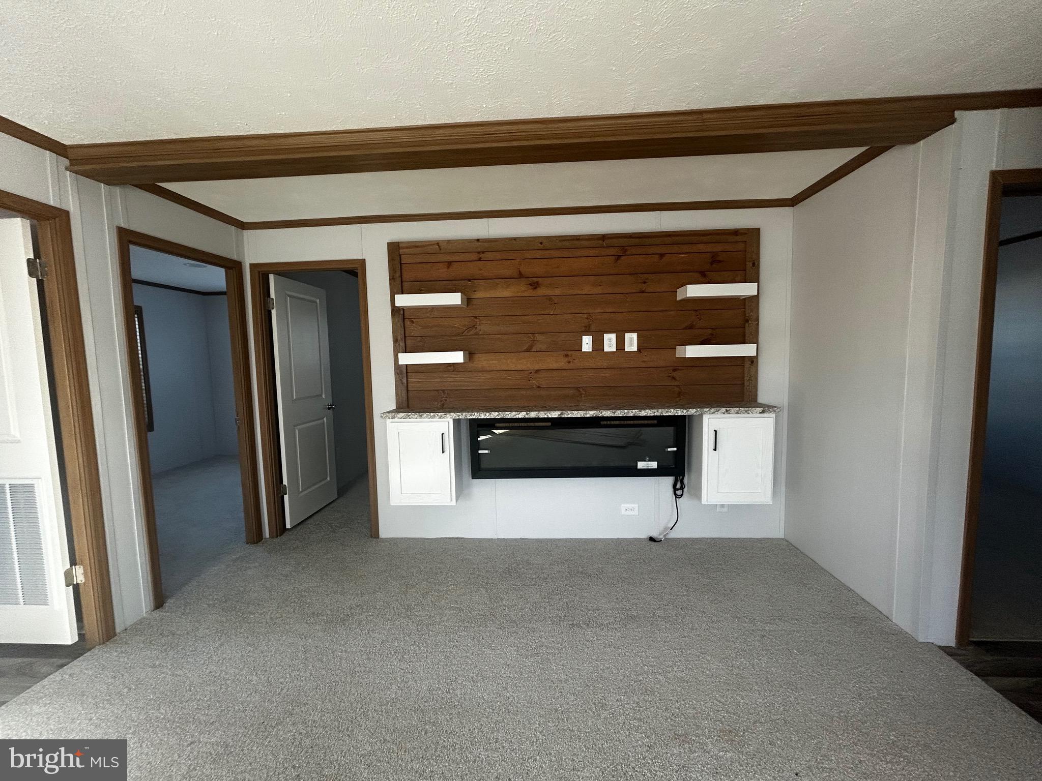 MIDDLE CREEK VILLAGE - Residential