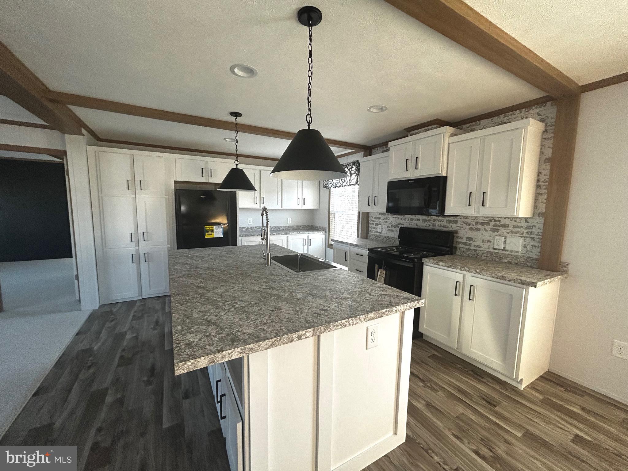 MIDDLE CREEK VILLAGE - Residential