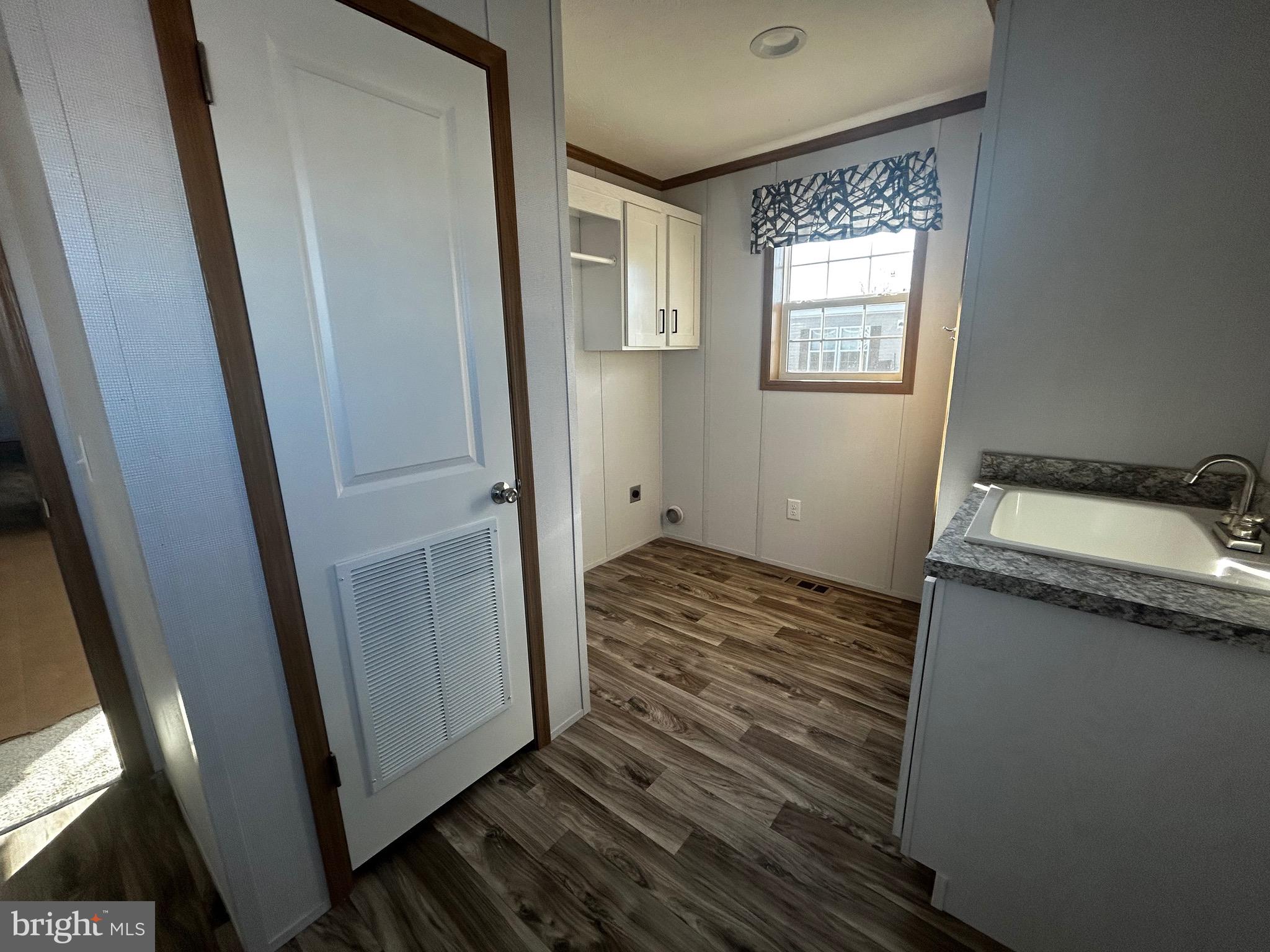 MIDDLE CREEK VILLAGE - Residential