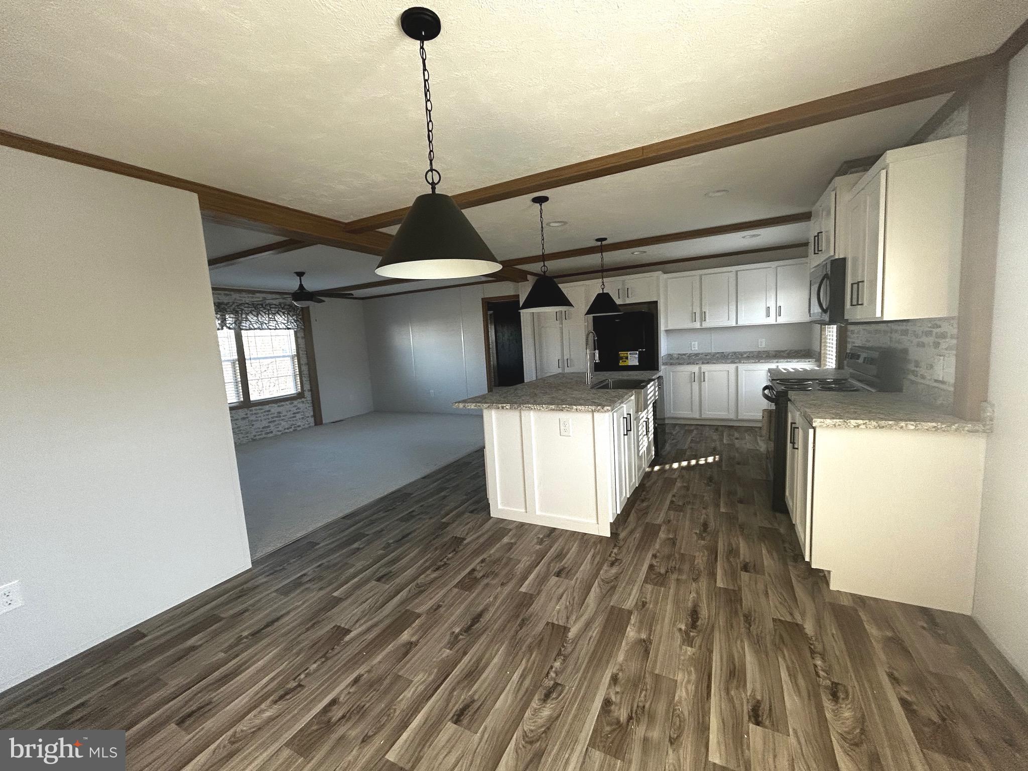 MIDDLE CREEK VILLAGE - Residential