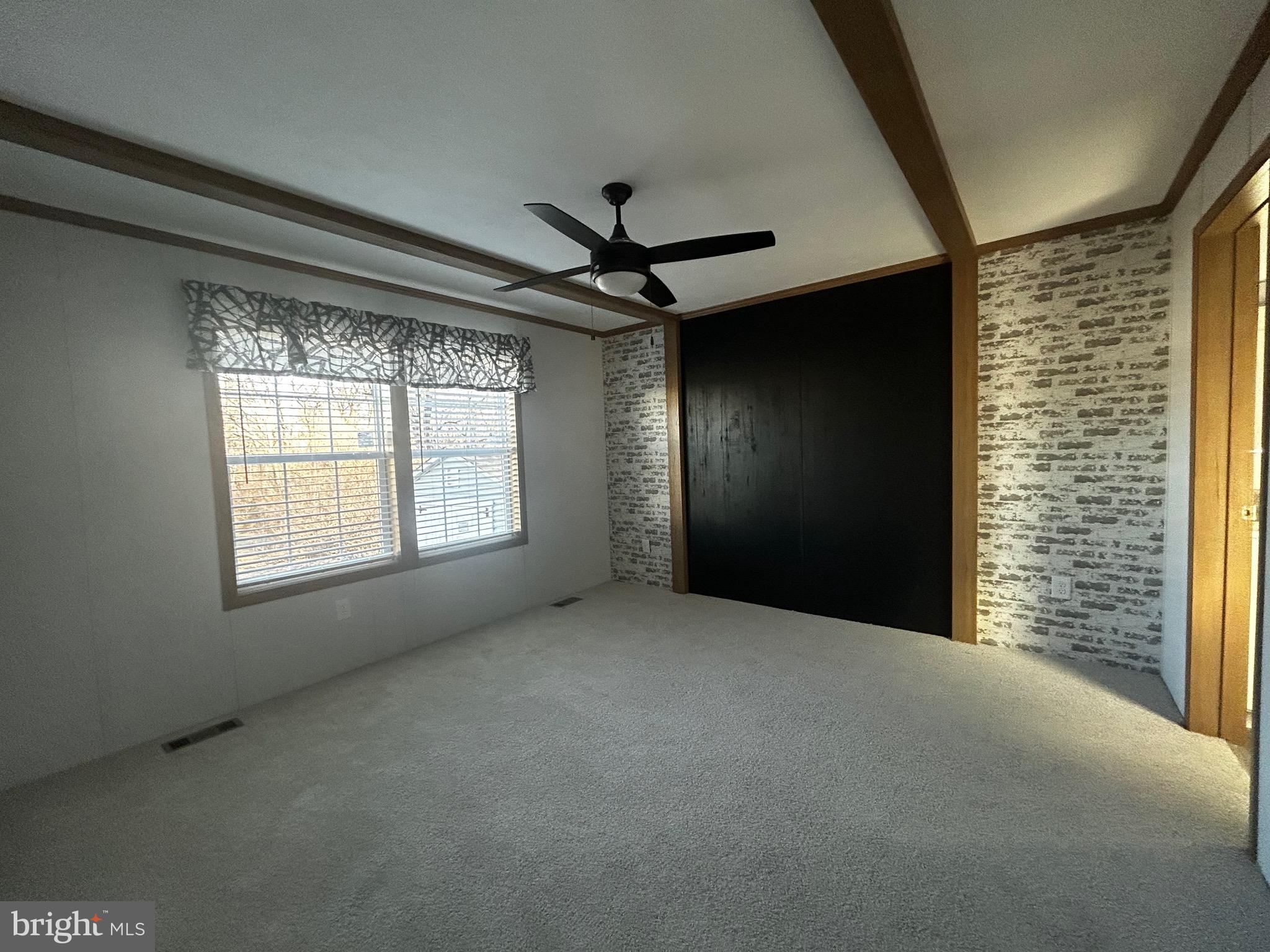 MIDDLE CREEK VILLAGE - Residential