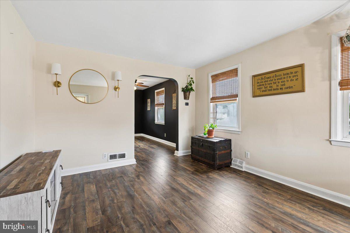 524 CHALCOT SQUARE