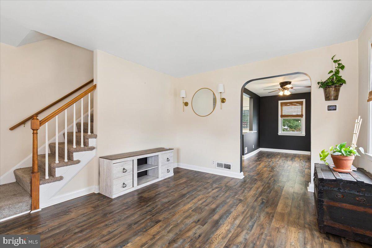 524 CHALCOT SQUARE