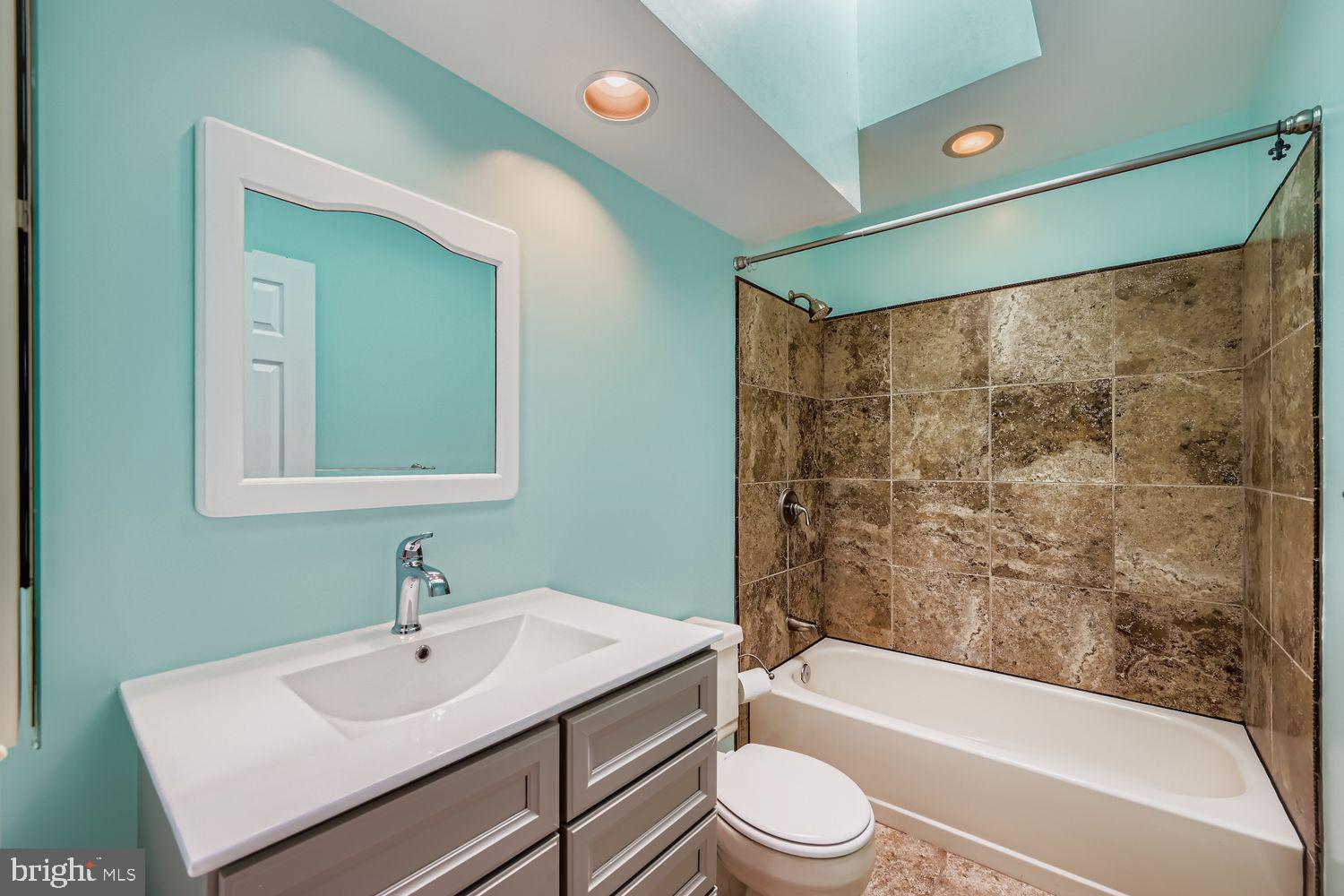 GUNNERS LAKE VILLAGE - Residential