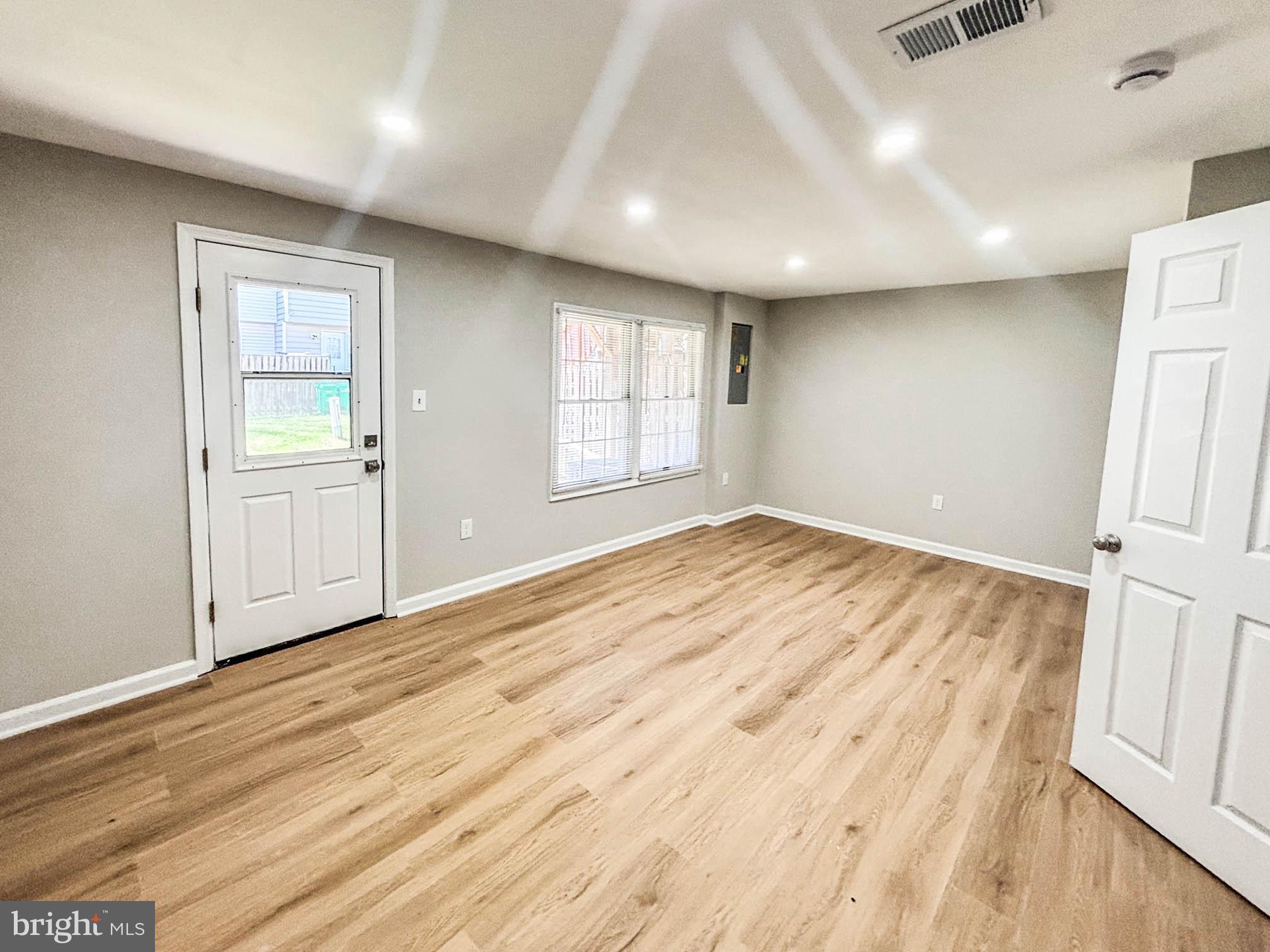 INDIAN CREEK - Residential