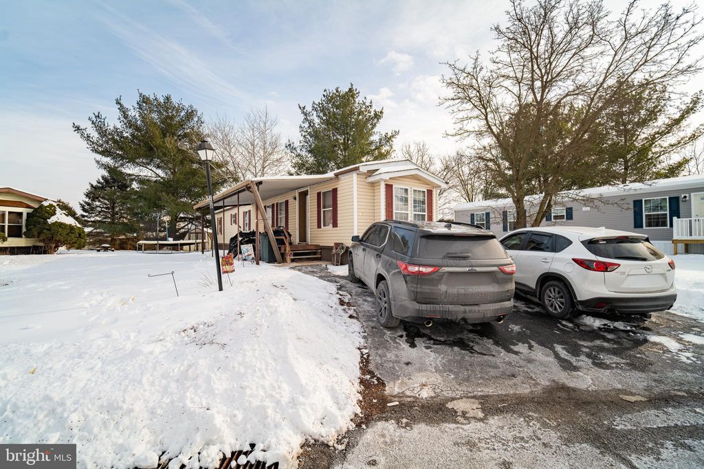 Photo of 138 Meadowview Drive, DOVER, PA 17315 (MLS # PAYK2096882)