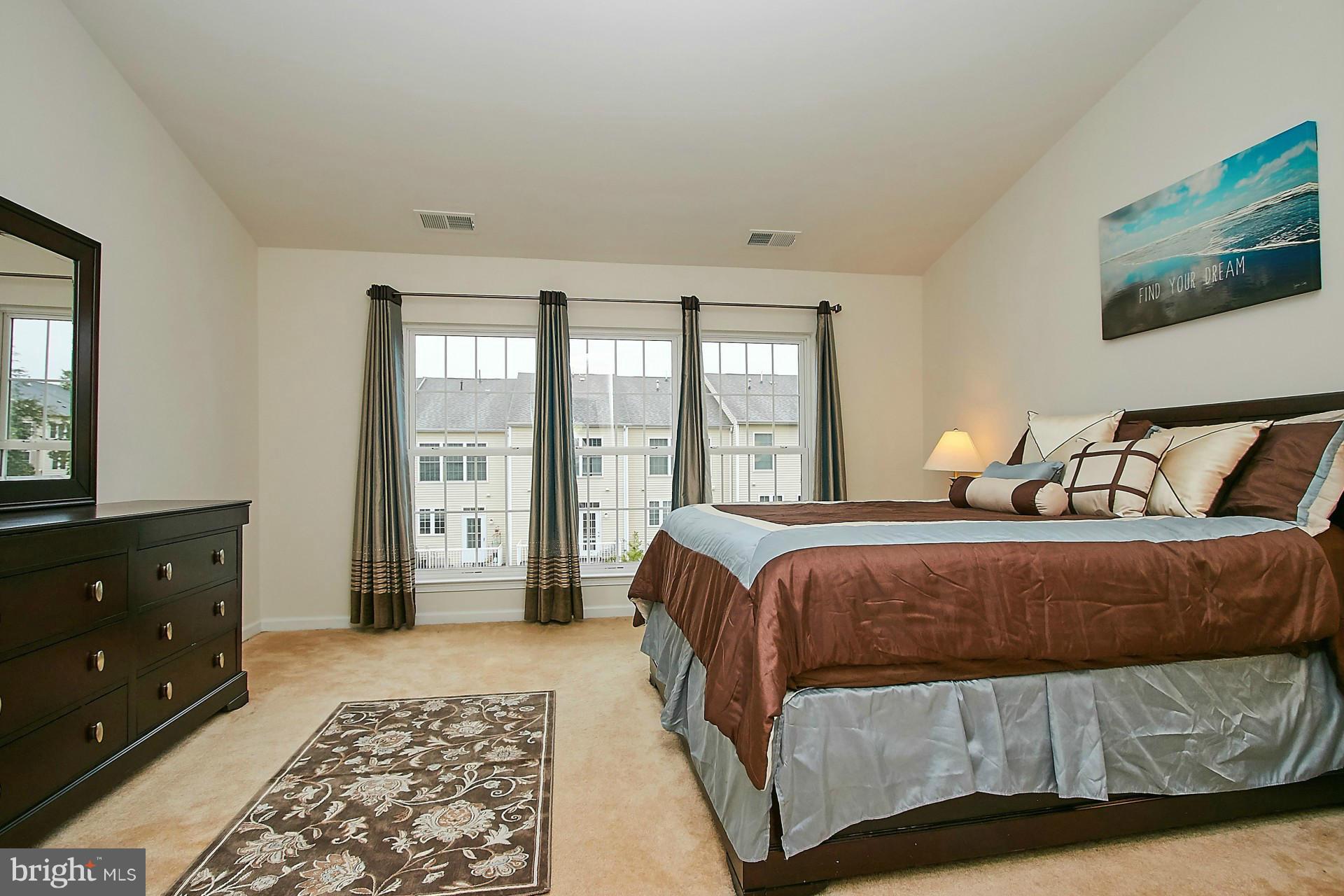 SOUTH RIDING - Residential