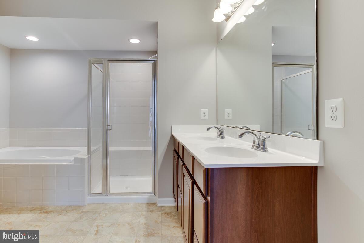 TOWN CENTER COMMONS - Residential