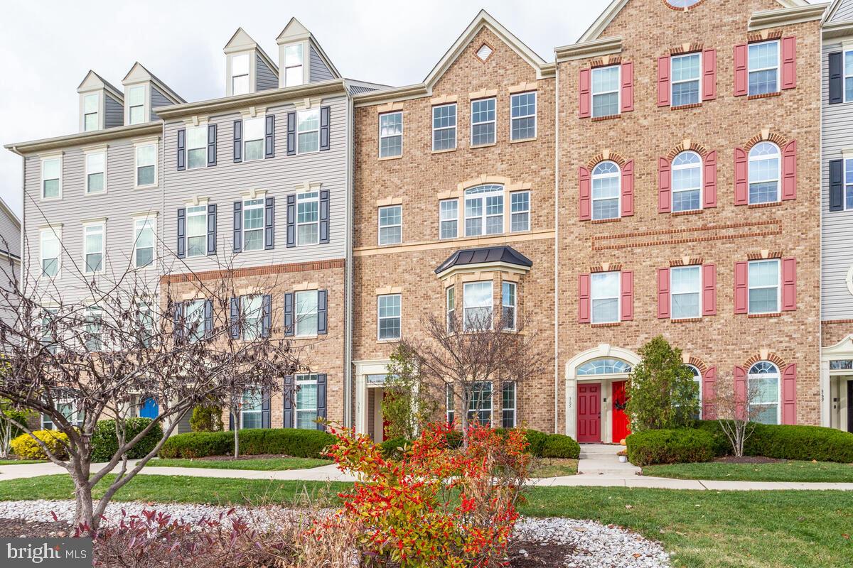 TOWN CENTER COMMONS - Residential