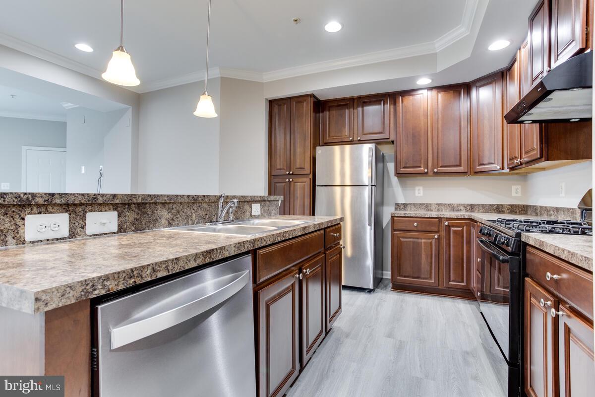 TOWN CENTER COMMONS - Residential