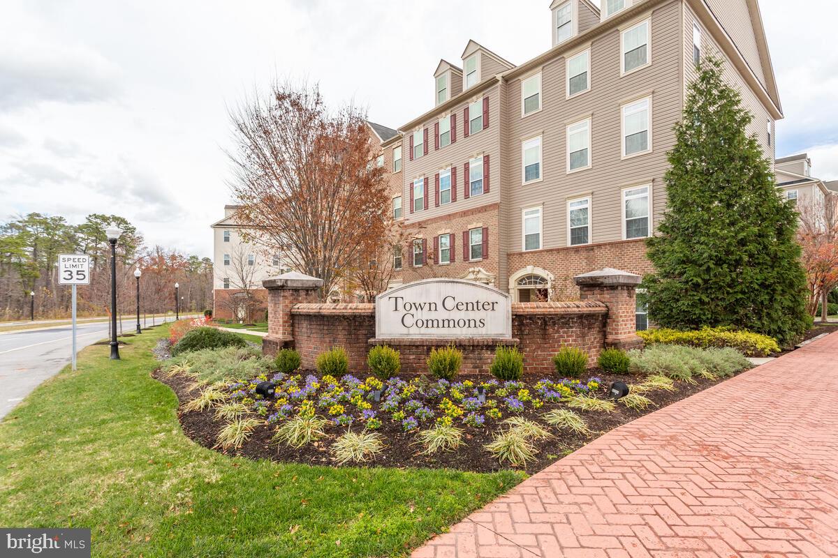TOWN CENTER COMMONS - Residential