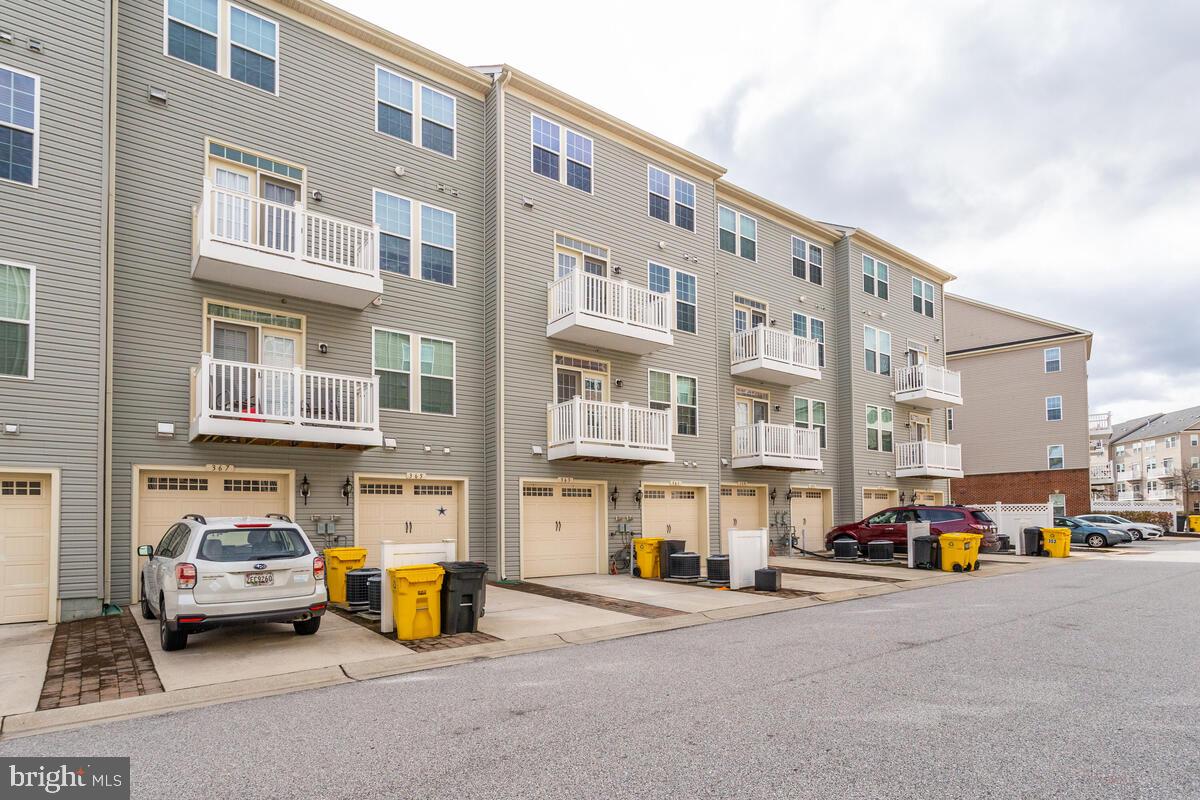 TOWN CENTER COMMONS - Residential