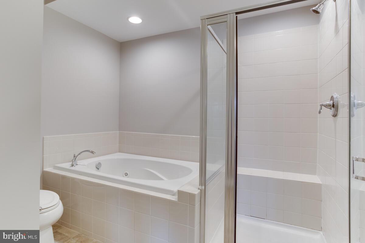 TOWN CENTER COMMONS - Residential