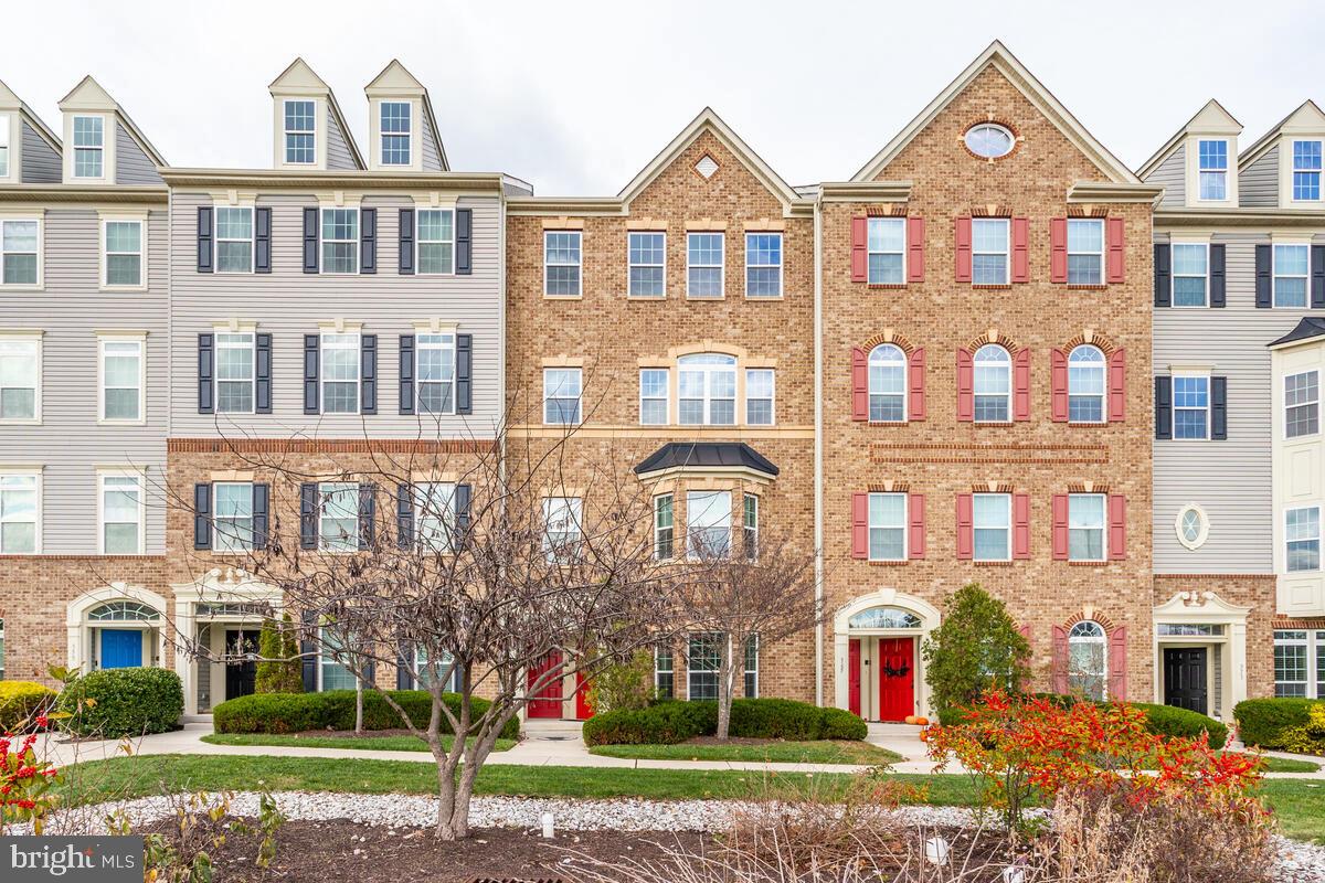 TOWN CENTER COMMONS - Residential