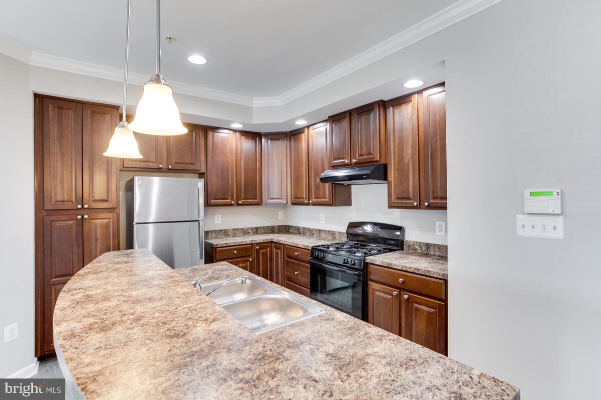 TOWN CENTER COMMONS - Residential