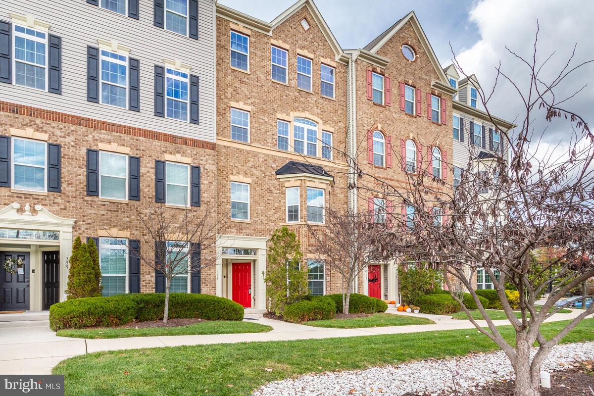 TOWN CENTER COMMONS - Residential