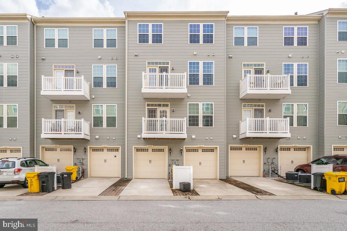 TOWN CENTER COMMONS - Residential