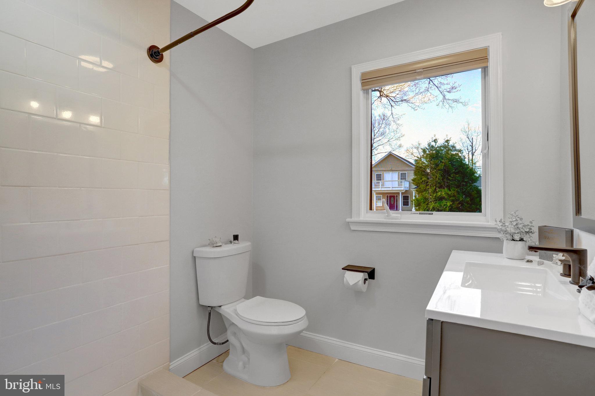 MT VERNON WOODS - Residential Lease