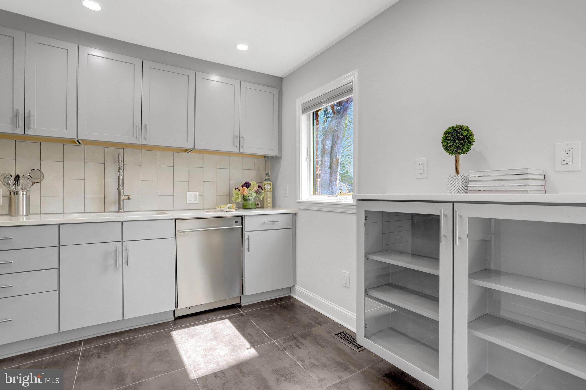 MT VERNON WOODS - Residential Lease