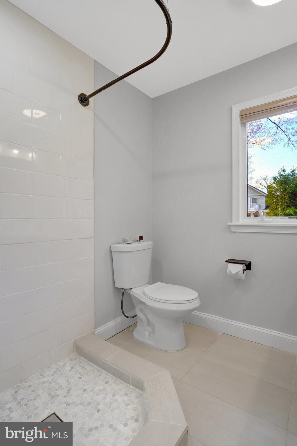 MT VERNON WOODS - Residential Lease