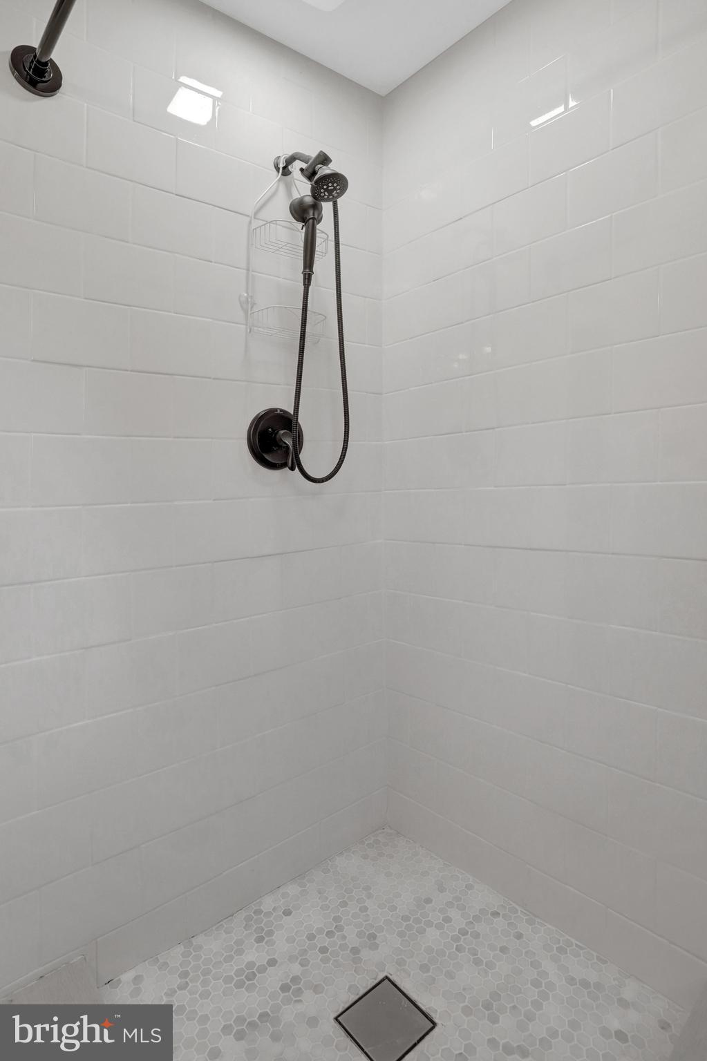 MT VERNON WOODS - Residential Lease