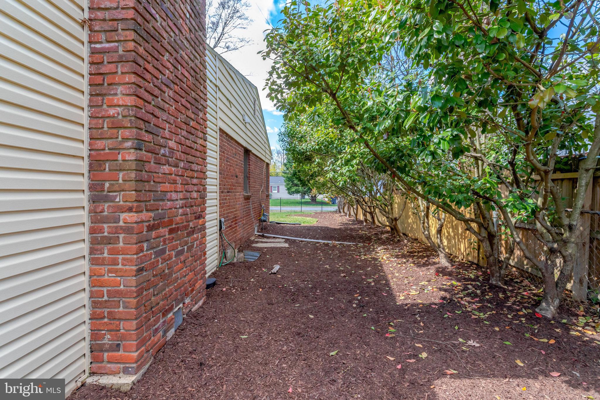 MT VERNON WOODS - Residential Lease