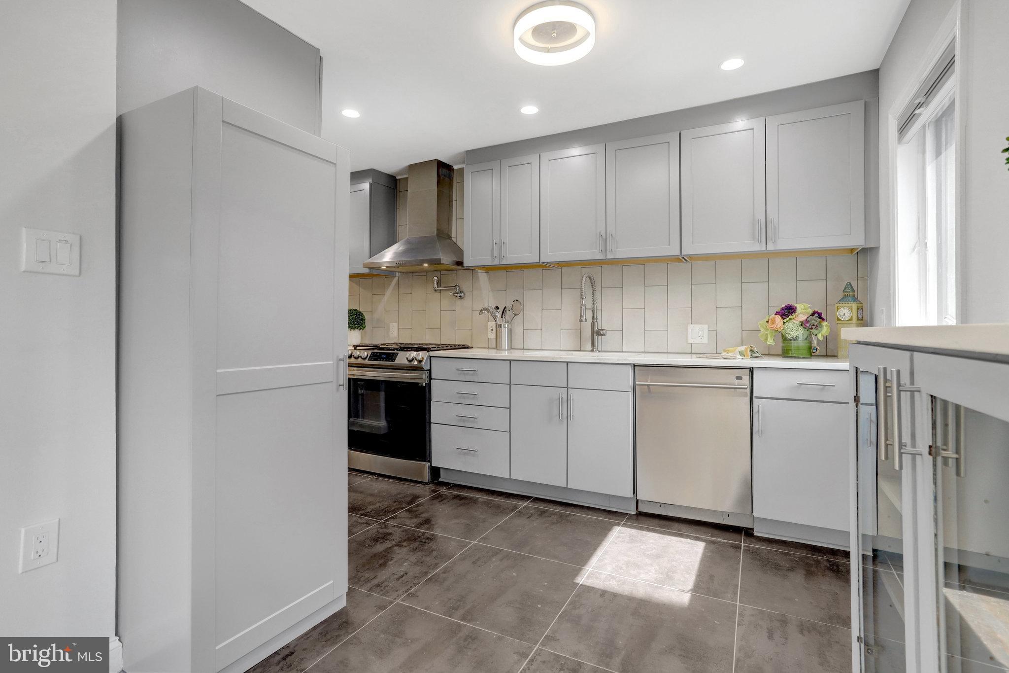 MT VERNON WOODS - Residential Lease