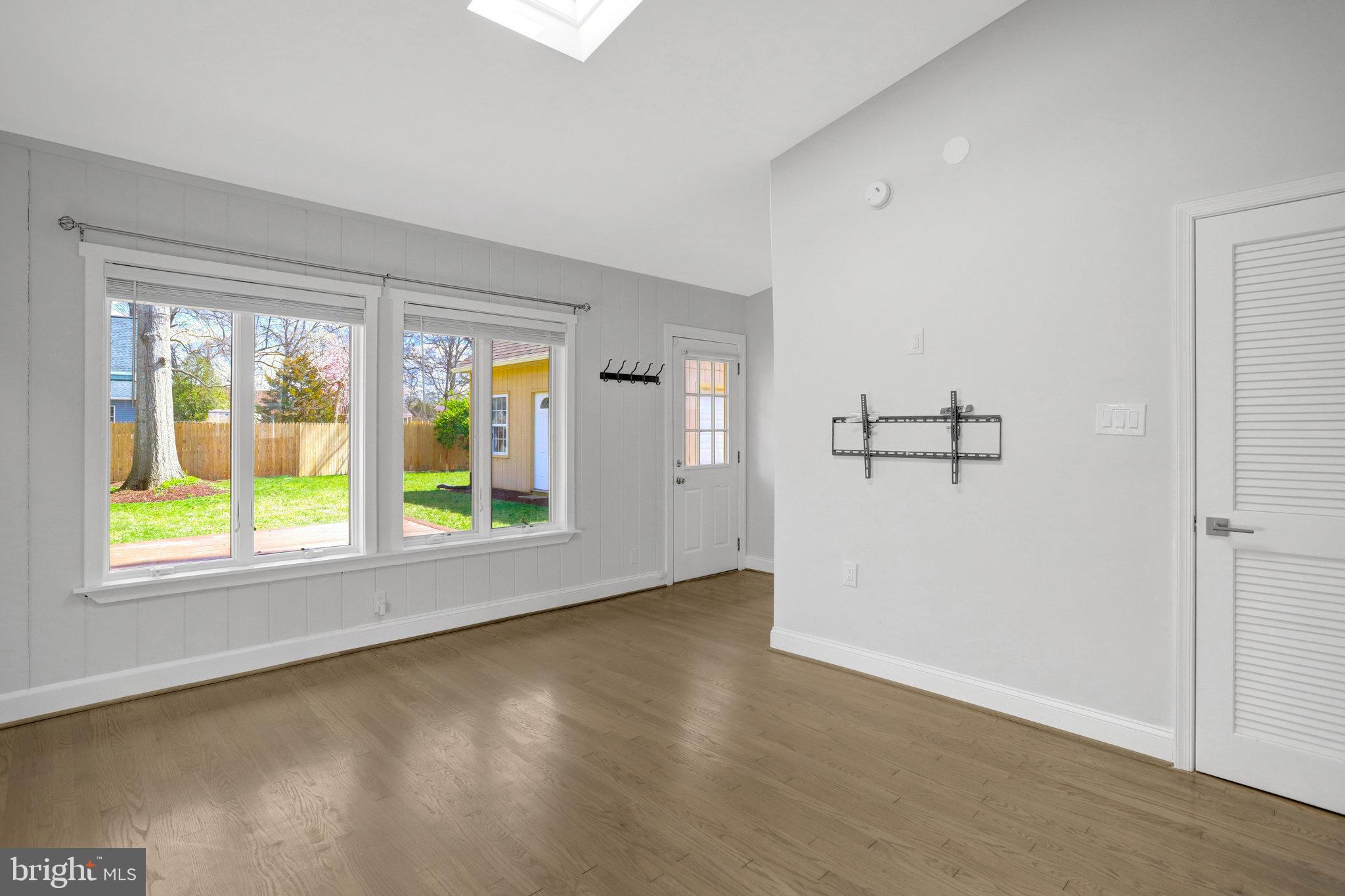 MT VERNON WOODS - Residential Lease