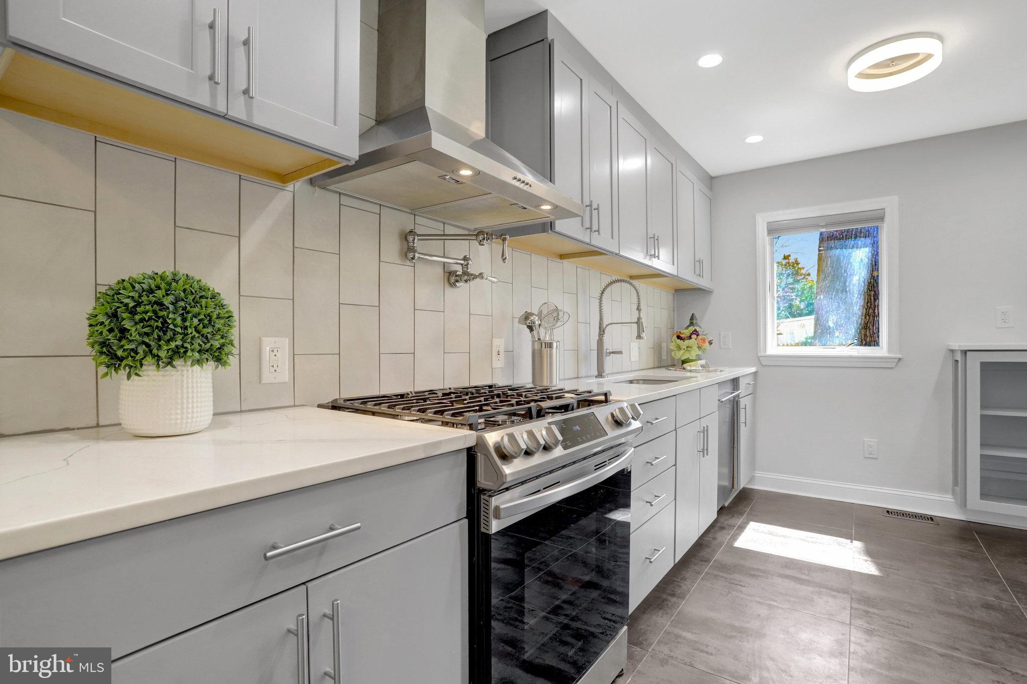 MT VERNON WOODS - Residential Lease