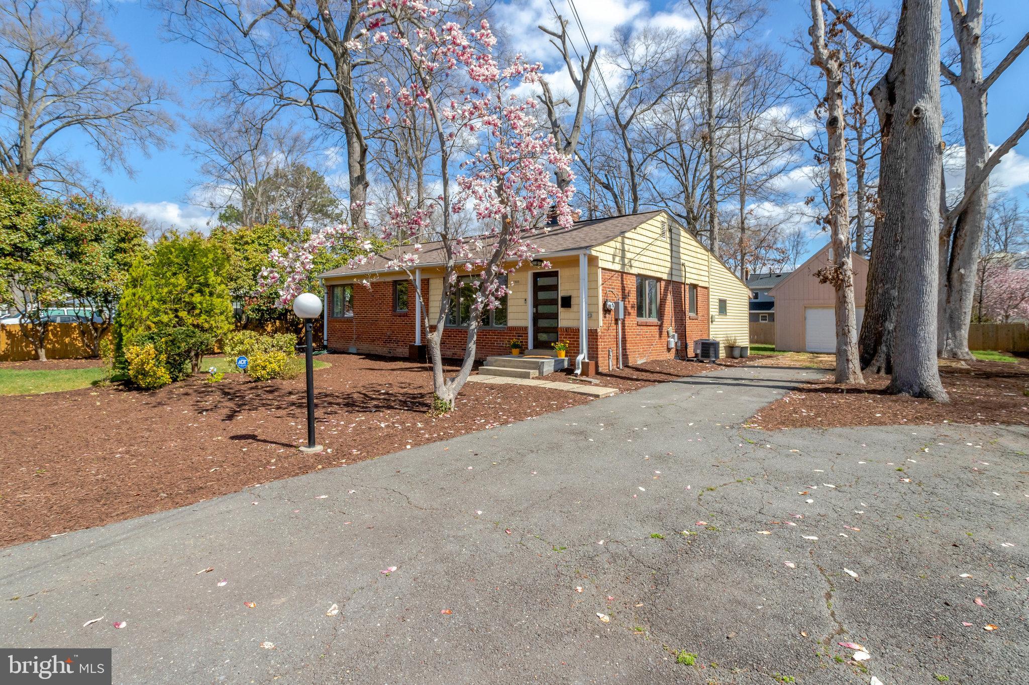 MT VERNON WOODS - Residential Lease