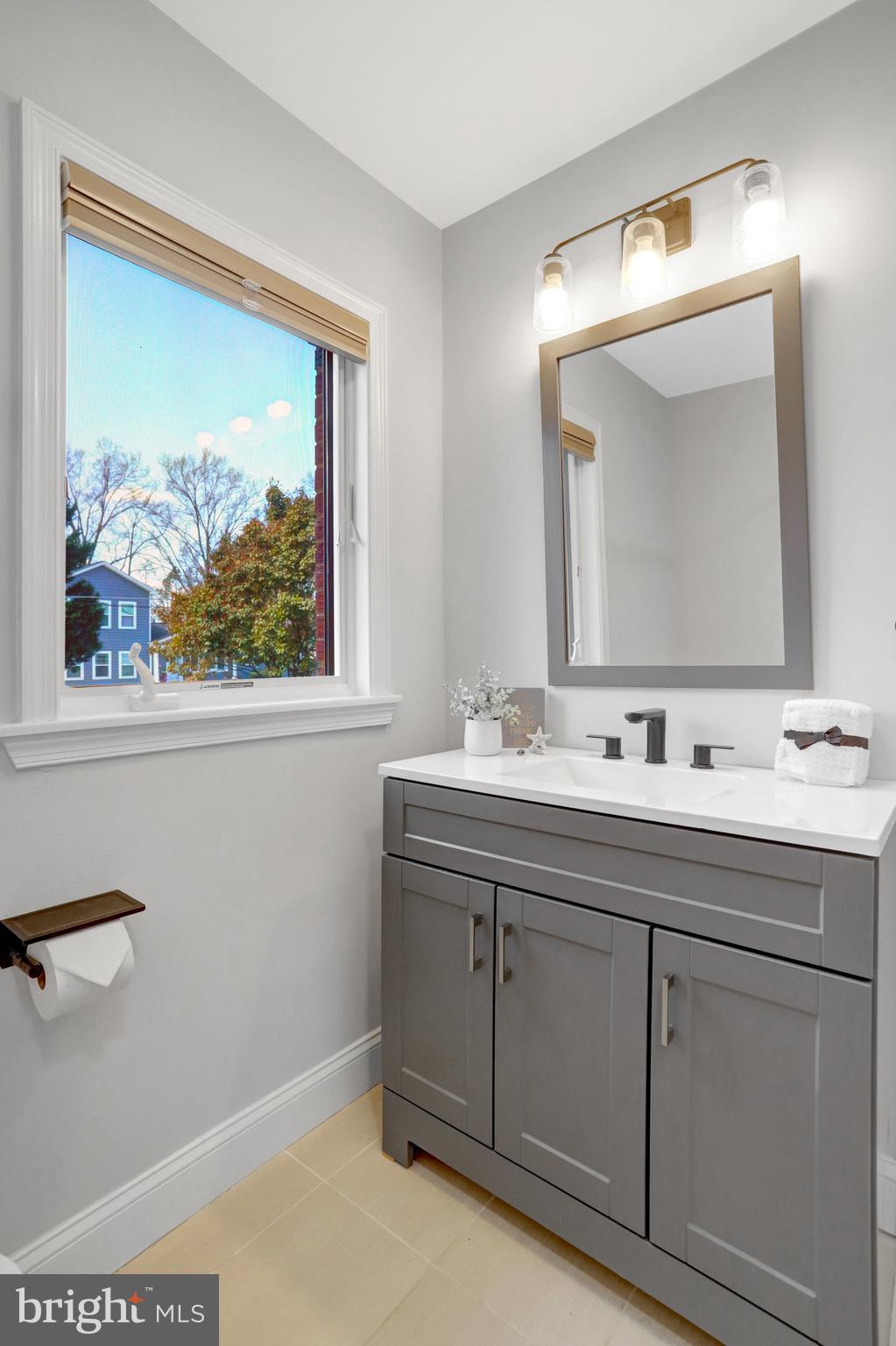 MT VERNON WOODS - Residential Lease