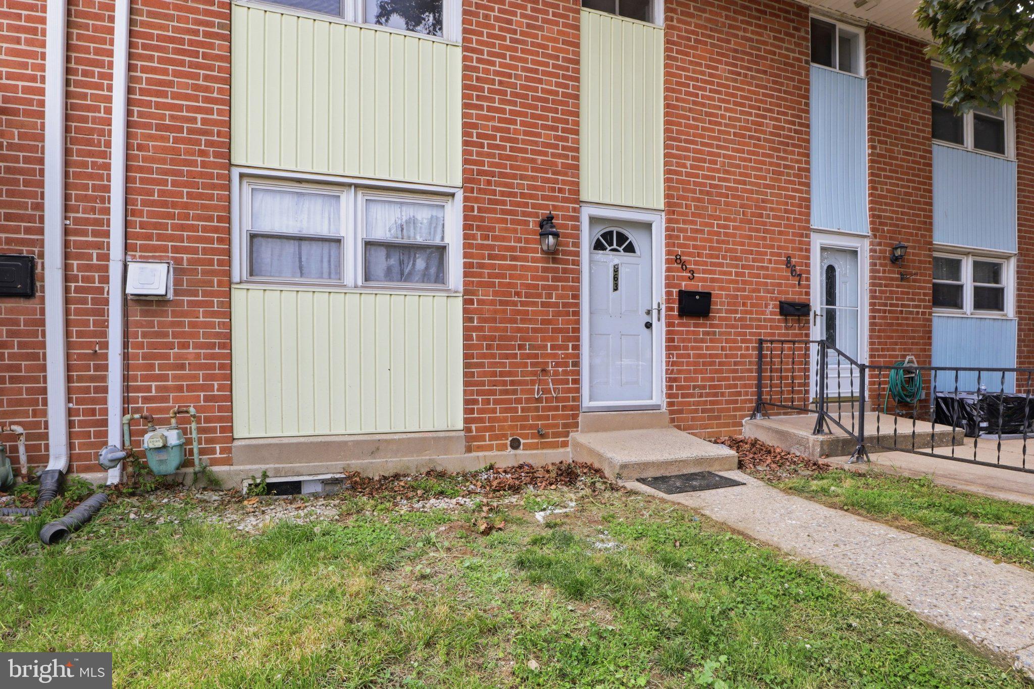 863 E KINGS COURT