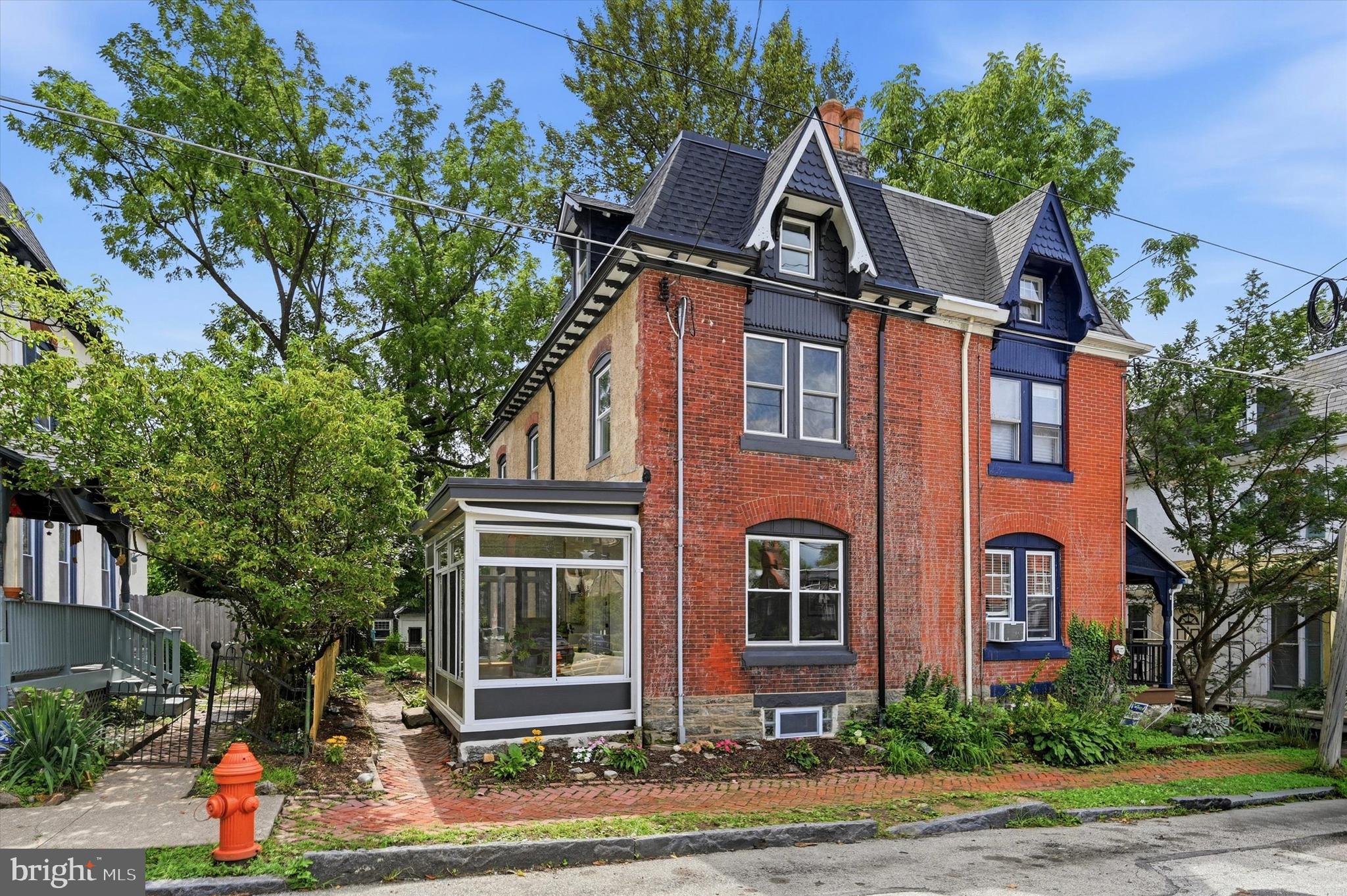 24 WESTVIEW STREET