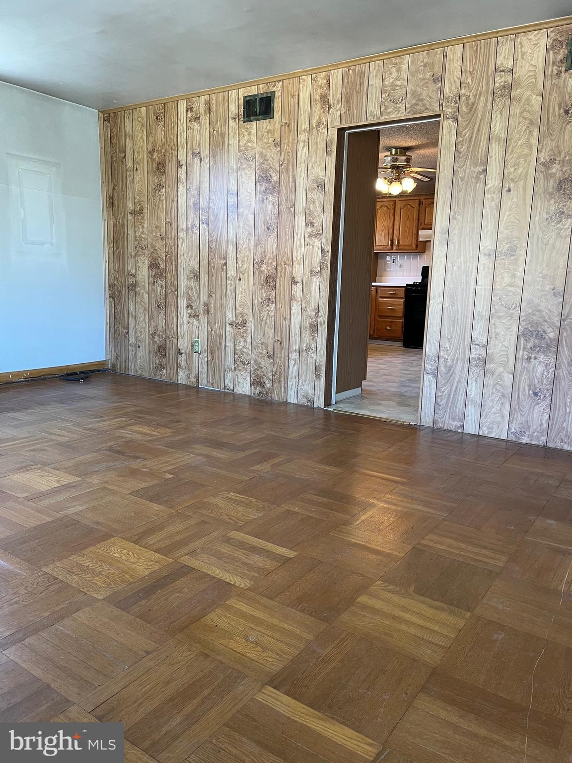 DEKALB MANOR - Residential