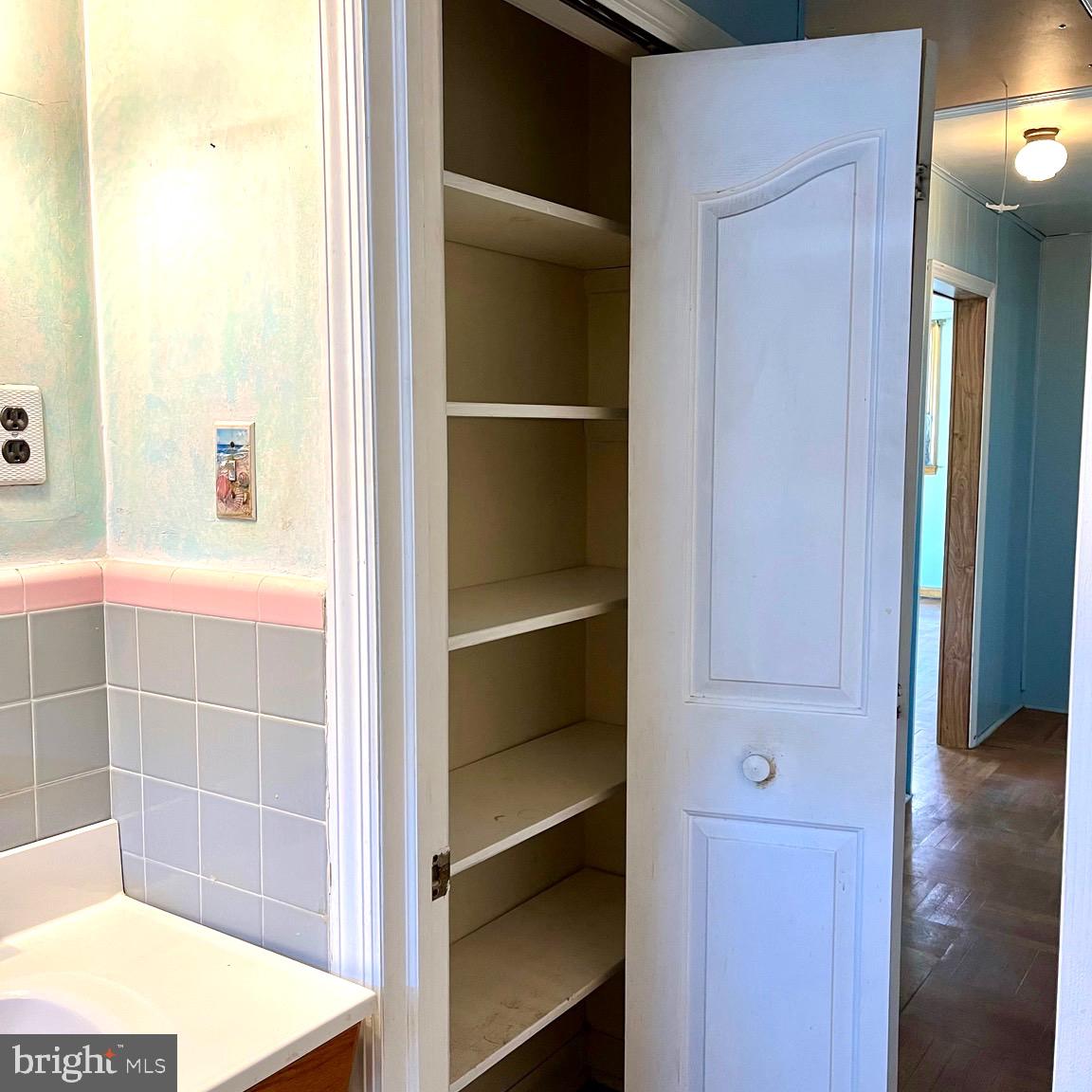 DEKALB MANOR - Residential