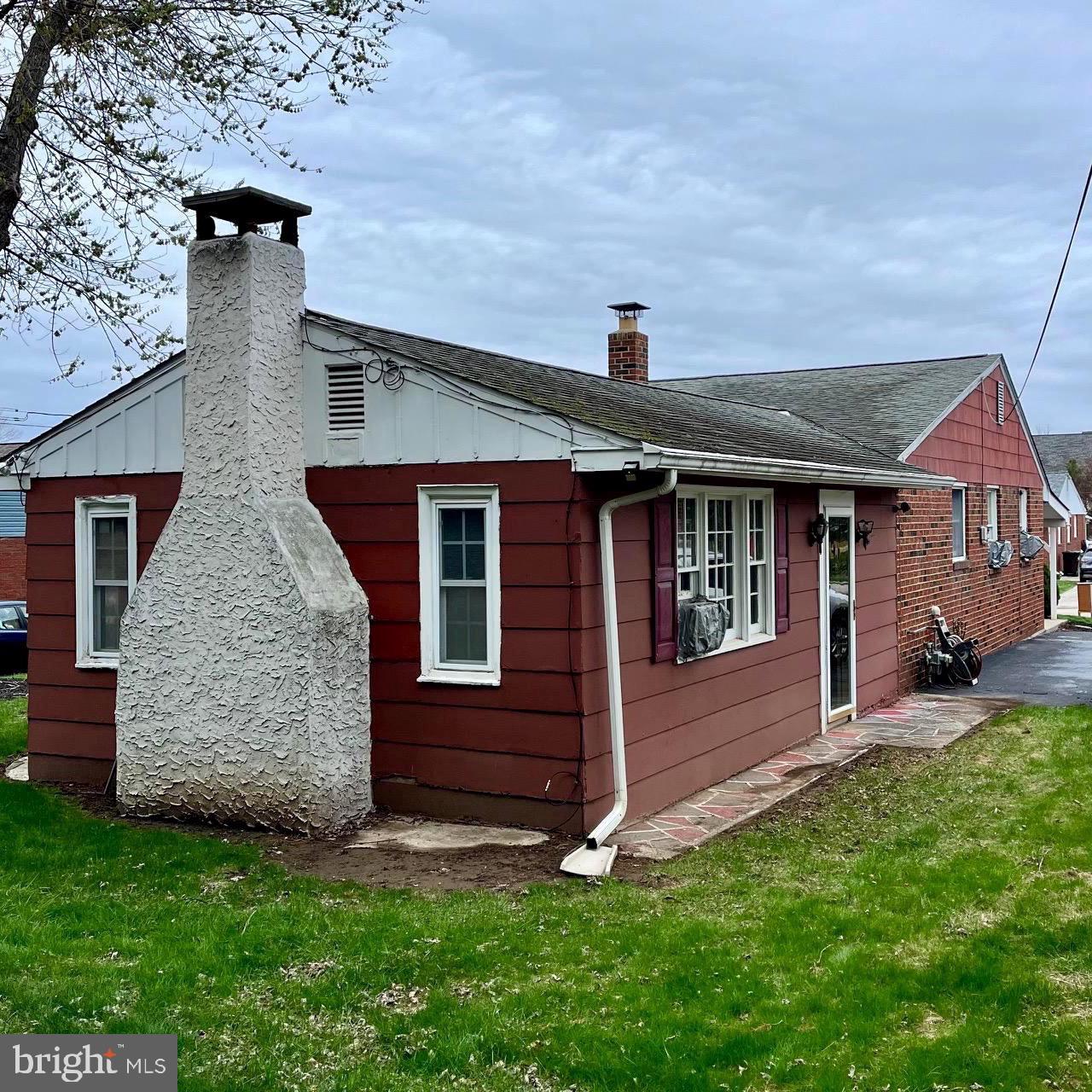 DEKALB MANOR - Residential