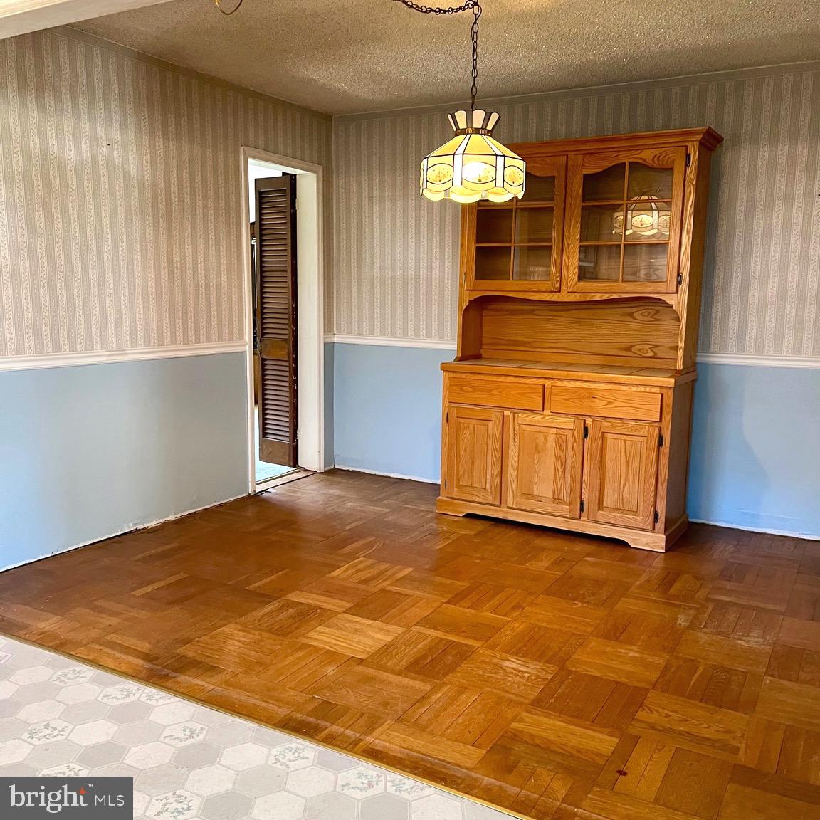 DEKALB MANOR - Residential