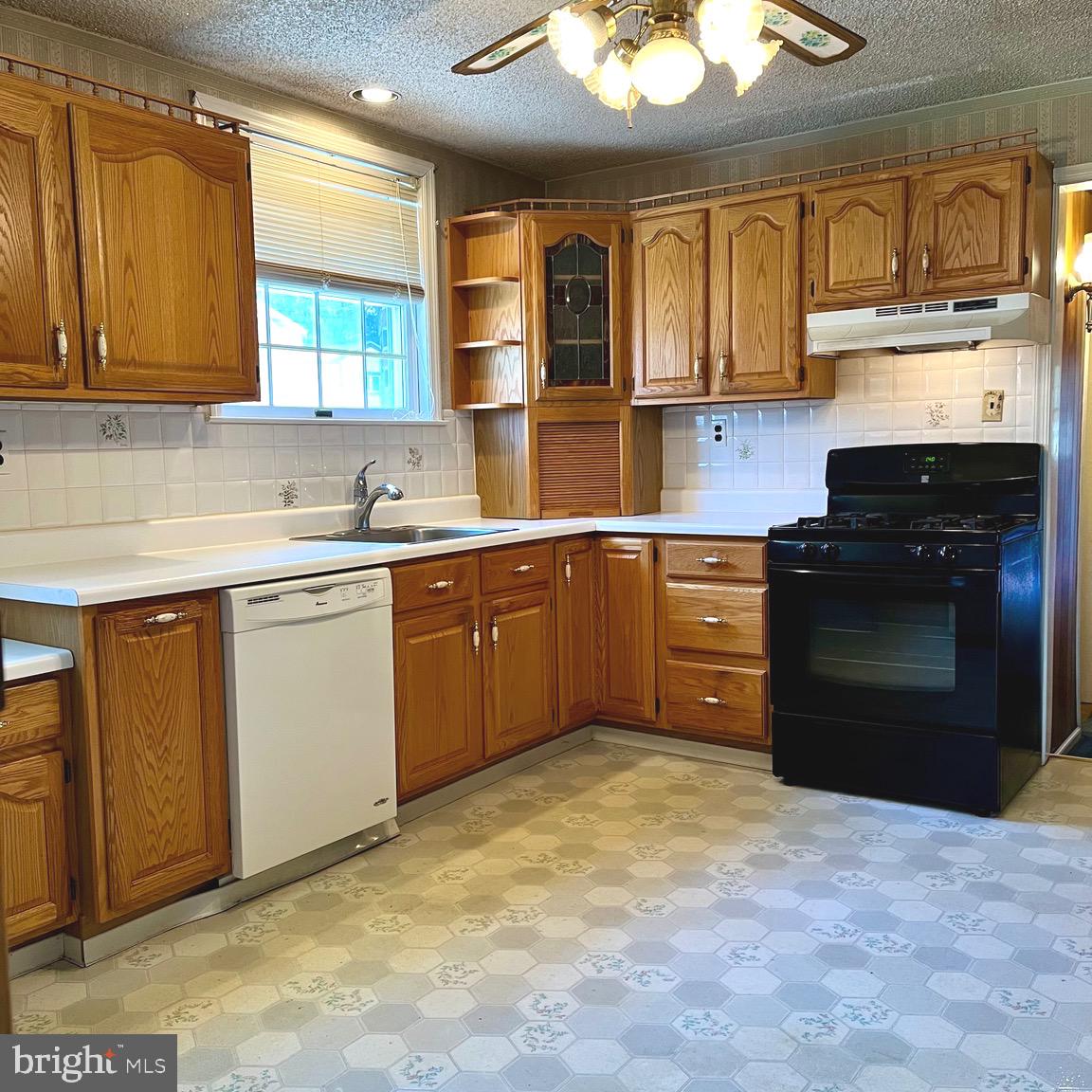 DEKALB MANOR - Residential