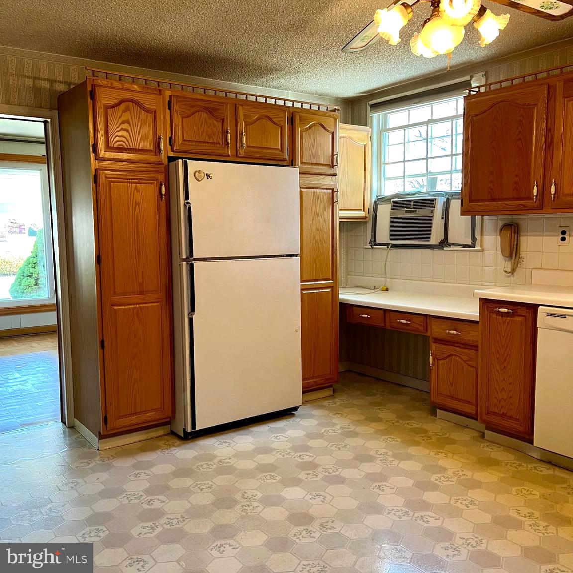 DEKALB MANOR - Residential