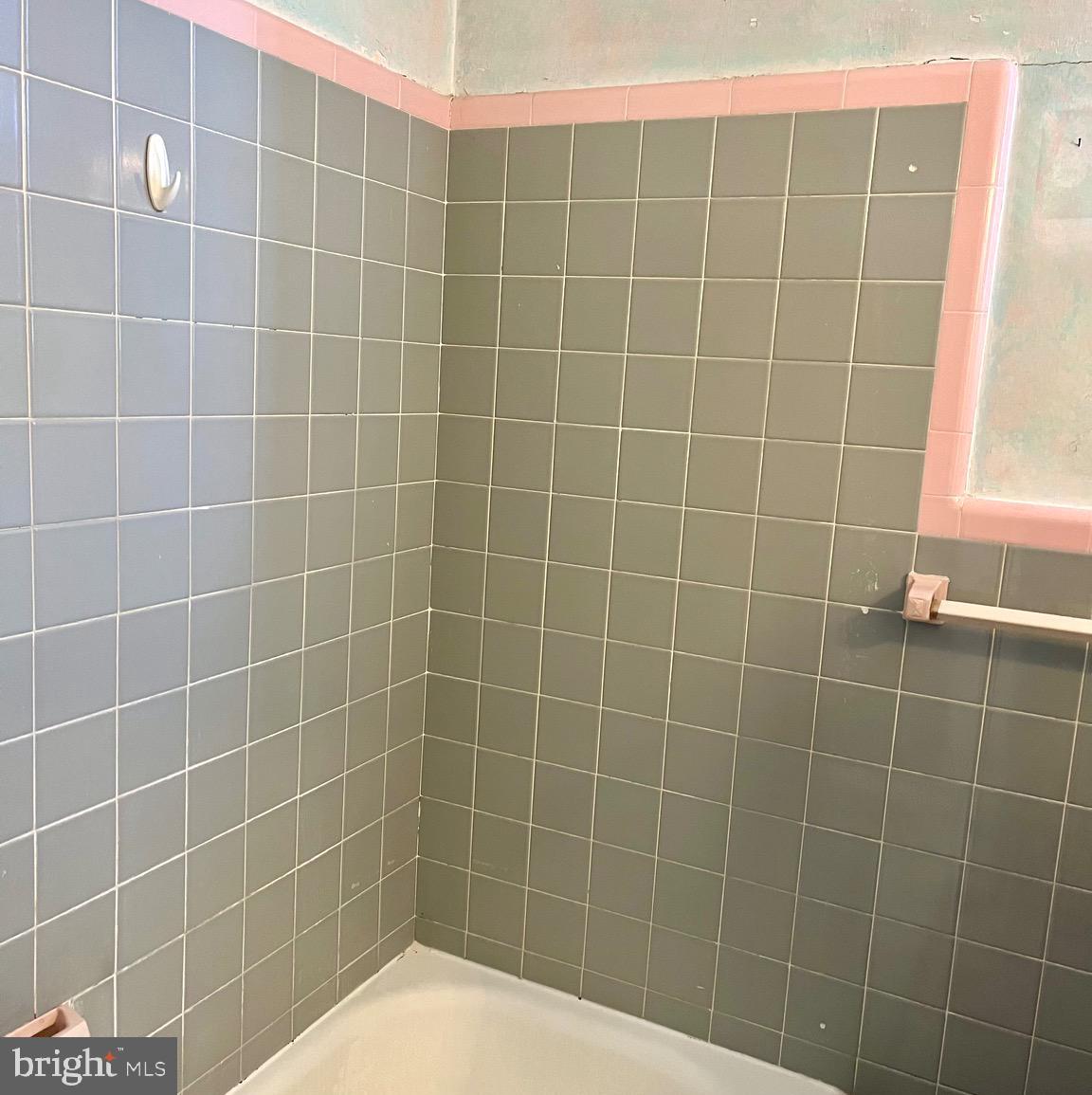 DEKALB MANOR - Residential