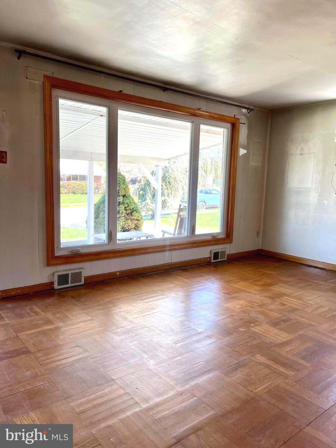 DEKALB MANOR - Residential